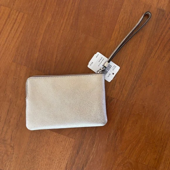 NWT Coach F21070 Corner Zip Wristlet Metallic Crossgrain Leather Platinum Silver - Picture 4 of 8